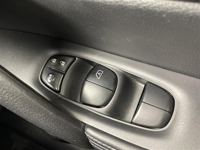 エクストレイル ２０Ｘ　エクストリーマーＸ　純正９型ナビ　フルセグＴＶ　パノラミックビューモニター　フリップダウンモニター　衝突軽減ブレーキ　スマートキー　プッシュスタート　追従クルコン　コーナーセンサー　ドラレコ　ＥＴＣ　ダウンヒルアシスト（17枚目）