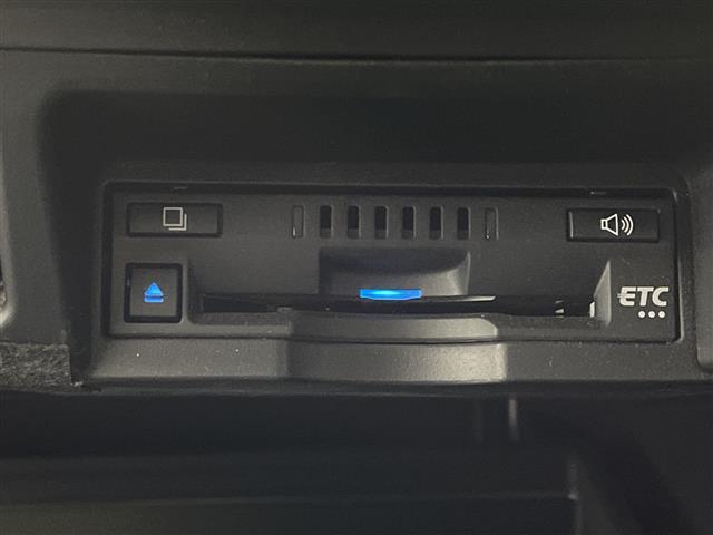 クラウンハイブリッド ＲＳアドバンス　純正ナビ　パノラミックビューモニター　フルセグＴＶ　スマートキー　衝突軽減ブレーキ　プッシュスタート　ＥＴＣ　ドラレコ　追従クルコン　シートエアコン　シートヒーター　コーナーセンサー　ＨＵＤ　ＢＳＭ（8枚目）