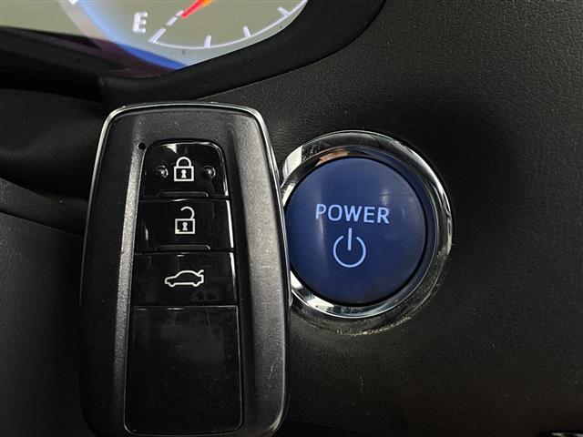 クラウンハイブリッド ＲＳアドバンス　純正ナビ　パノラミックビューモニター　フルセグＴＶ　スマートキー　衝突軽減ブレーキ　プッシュスタート　ＥＴＣ　ドラレコ　追従クルコン　シートエアコン　シートヒーター　コーナーセンサー　ＨＵＤ　ＢＳＭ（11枚目）