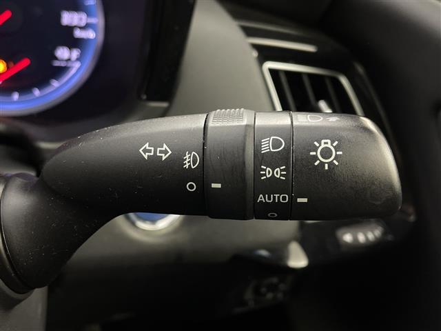 クラウンハイブリッド ＲＳアドバンス　純正ナビ　パノラミックビューモニター　フルセグＴＶ　スマートキー　衝突軽減ブレーキ　プッシュスタート　ＥＴＣ　ドラレコ　追従クルコン　シートエアコン　シートヒーター　コーナーセンサー　ＨＵＤ　ＢＳＭ（13枚目）