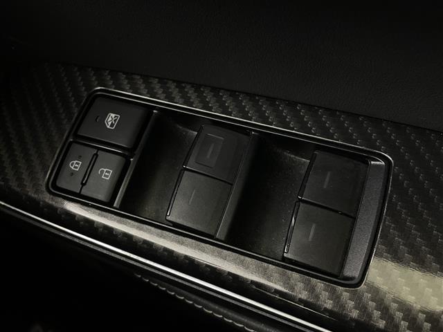 クラウンハイブリッド ＲＳアドバンス　純正ナビ　パノラミックビューモニター　フルセグＴＶ　スマートキー　衝突軽減ブレーキ　プッシュスタート　ＥＴＣ　ドラレコ　追従クルコン　シートエアコン　シートヒーター　コーナーセンサー　ＨＵＤ　ＢＳＭ（20枚目）