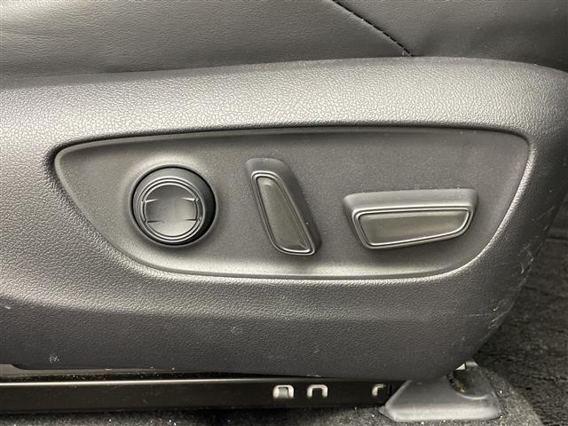 ＲＡＶ４ アドベンチャー　オフロードパッケージＩＩ　純正１０．５型ナビ　全方位カメラ　電動リアゲート　衝突軽減ブレーキ　レーンキープアシスト　ブラインドスポットモニター　レーダークルーズコントロール　寒冷地仕様　ルーフレール　ＬＥＤヘッドランプ　禁煙車（22枚目）