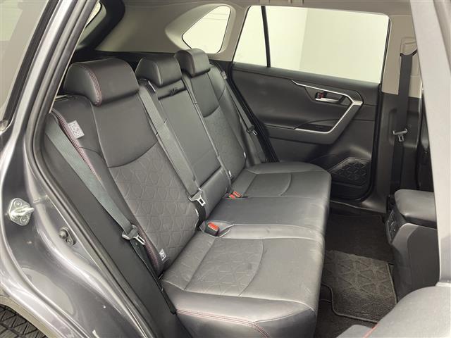 ＲＡＶ４ アドベンチャー　オフロードパッケージＩＩ　純正１０．５型ナビ　全方位カメラ　電動リアゲート　衝突軽減ブレーキ　レーンキープアシスト　ブラインドスポットモニター　レーダークルーズコントロール　寒冷地仕様　ルーフレール　ＬＥＤヘッドランプ　禁煙車（27枚目）