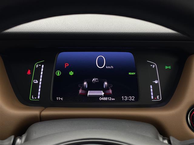 フィット ｅ：ＨＥＶリュクス　純正８インチナビ　バックカメラ　ステアリングヒーター　路外逸脱抑制機能　踏み間違い衝突被害軽減システム　衝突被害軽減ブレーキ　追従クルーズコントロール　ＥＴＣ　フォグライト　シートヒーター　禁煙車（14枚目）