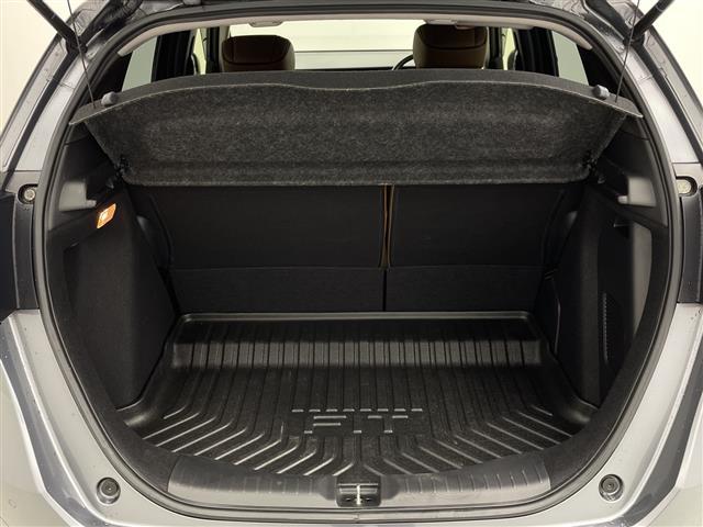 フィット ｅ：ＨＥＶリュクス　純正８インチナビ　バックカメラ　ステアリングヒーター　路外逸脱抑制機能　踏み間違い衝突被害軽減システム　衝突被害軽減ブレーキ　追従クルーズコントロール　ＥＴＣ　フォグライト　シートヒーター　禁煙車（22枚目）