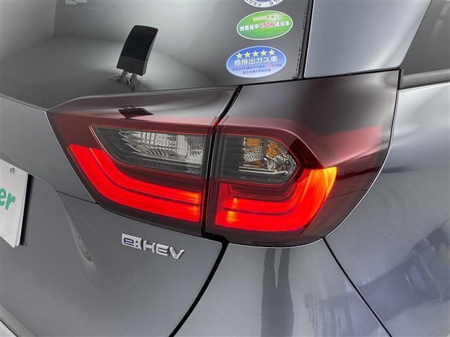 フィット ｅ：ＨＥＶリュクス　純正８インチナビ　バックカメラ　ステアリングヒーター　路外逸脱抑制機能　踏み間違い衝突被害軽減システム　衝突被害軽減ブレーキ　追従クルーズコントロール　ＥＴＣ　フォグライト　シートヒーター　禁煙車（32枚目）