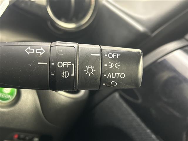 Ｎ－ＢＯＸカスタム Ｇ　ターボＳＳブラックスタイルパッケージ　純正ナビ　バックカメラ　フルセグＴＶ　ＥＴＣ　両側パワースライドドア　ＵＳＢプラグ　前席シートヒーター　クルコン　オートライト　ベンチシート　純正ＡＷ１５インチ　ＡＢＳ　衝突被害軽減システム（10枚目）