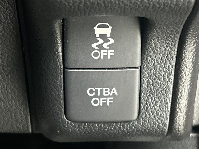 Ｎ－ＢＯＸカスタム Ｇ　ターボＳＳブラックスタイルパッケージ　純正ナビ　バックカメラ　フルセグＴＶ　ＥＴＣ　両側パワースライドドア　ＵＳＢプラグ　前席シートヒーター　クルコン　オートライト　ベンチシート　純正ＡＷ１５インチ　ＡＢＳ　衝突被害軽減システム（12枚目）