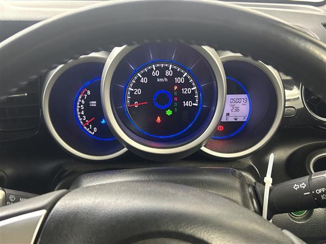 Ｎ－ＢＯＸカスタム Ｇ　ターボＳＳブラックスタイルパッケージ　純正ナビ　バックカメラ　フルセグＴＶ　ＥＴＣ　両側パワースライドドア　ＵＳＢプラグ　前席シートヒーター　クルコン　オートライト　ベンチシート　純正ＡＷ１５インチ　ＡＢＳ　衝突被害軽減システム（13枚目）