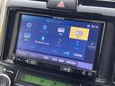 カローラフィールダー ハイブリッドＧ　ナビ　フルセグＴＶ　バックモニター　Ｂｌｕｅｔｏｏｔｈ　ＥＴＣ　衝突軽減ブレーキ　車線逸脱警報装置　スマートキ―　ステアリングスイッチ　プッシュスタート　電動格納ミラー　純正フロアマット　禁煙車（4枚目）