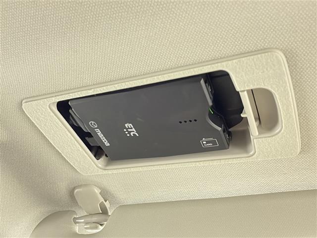 ＣＸ－３ １５Ｓ　ツーリング　純正ナビ　アラウンドビューモニター　ビルトインＥＴＣ　ＭＴモード付ＡＴ　スマートキー　純正フロアマット　コーナーセンサー　電動パーキングブレーキ　ステアリングボタン　スペアキー（19枚目）