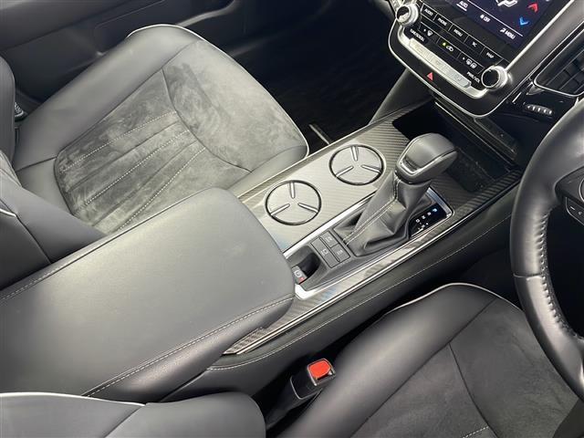 クラウンハイブリッド ＲＳアドバンス　禁煙車／純正ナビ／フルセグＴＶ／パノラミックビュー／ビルトインＥＴＣ／デジタルインナーミラー／電動ムーンルーフ／ＴＡＮＡＢＥダウンサス／ＴＷＳ鍛造アルミ／純正フロアマット／純正ドアバイザー（8枚目）