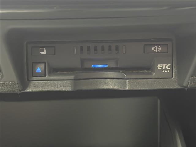 クラウンハイブリッド ＲＳアドバンス　禁煙車／純正ナビ／フルセグＴＶ／パノラミックビュー／ビルトインＥＴＣ／デジタルインナーミラー／電動ムーンルーフ／ＴＡＮＡＢＥダウンサス／ＴＷＳ鍛造アルミ／純正フロアマット／純正ドアバイザー（21枚目）