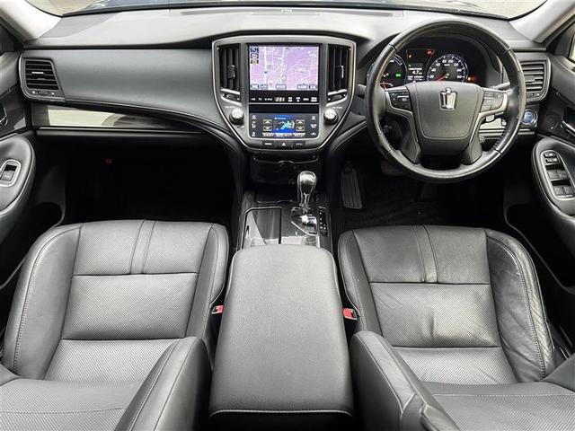 クラウンハイブリッド アスリートＳ　サンルーフ　レザーシート　純正８型ナビ　シートベンチレーション　シートヒーター　パワーシート　追従クルーズコントロール　ＨＩＤオートライト　純正１８インチアルミホイール　ビルトインＥＴＣ　前後ソナー（4枚目）