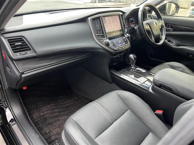 クラウンハイブリッド アスリートＳ　サンルーフ　レザーシート　純正８型ナビ　シートベンチレーション　シートヒーター　パワーシート　追従クルーズコントロール　ＨＩＤオートライト　純正１８インチアルミホイール　ビルトインＥＴＣ　前後ソナー（22枚目）