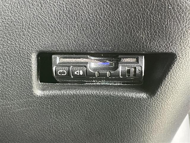 シエンタ ファンベースＧ　禁煙車／純正ＨＤＤナビ／ＥＴＣ／バックカメラ／前後ドライブレコーダー／セーフティセンス／前後クリソナ／ＬＥＤヘッドライト／両側パワースライドドア／純正フロアマット／純正ドアバイザー（6枚目）