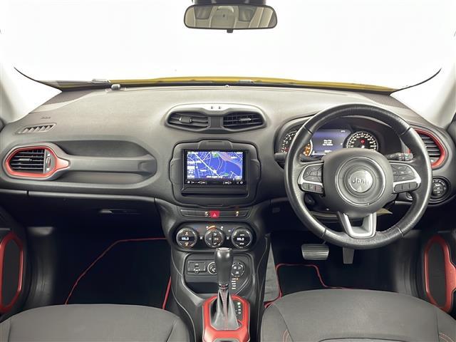 ジープ・レネゲード トレイルホーク　社外ナビ【ＡＶＩＣ－ＲＺ８０１】　バックカメラ　フルセグＴＶ　Ｂｌｕｅｔｏｏｔｈ　ＣＤ・ＤＶＤ　ルーフレール　プッシュスタート　ＨＩＤオートライト　ヒルディセントコントロール　クルーズコントロール（2枚目）