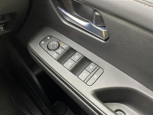 セレナ e-パワー ハイウェイスターV 登録済未使用車/ニッサンコネクトナビ/フルセグTV/ETC2.0/前後ドラレコ/360°カメラ/デジタルルームミラー/後席モニター/プロパイロット/エマブレ/アダプティブLEDライト/両側パワスラ(9枚目)