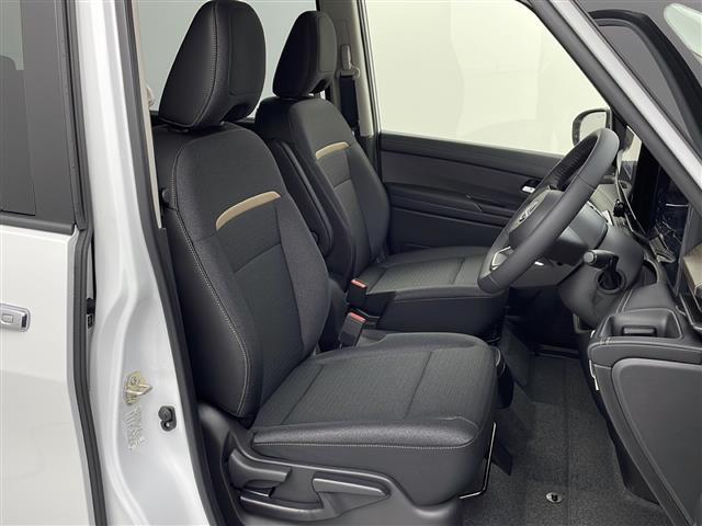 セレナ e-パワー ハイウェイスターV 登録済未使用車/ニッサンコネクトナビ/フルセグTV/ETC2.0/前後ドラレコ/360°カメラ/デジタルルームミラー/後席モニター/プロパイロット/エマブレ/アダプティブLEDライト/両側パワスラ(19枚目)