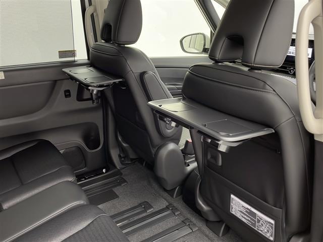 セレナ e-パワー ハイウェイスターV 登録済未使用車/ニッサンコネクトナビ/フルセグTV/ETC2.0/前後ドラレコ/360°カメラ/デジタルルームミラー/後席モニター/プロパイロット/エマブレ/アダプティブLEDライト/両側パワスラ(21枚目)
