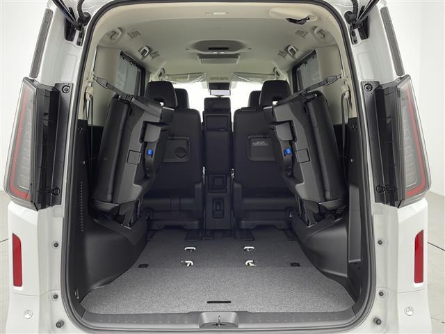 セレナ e-パワー ハイウェイスターV 登録済未使用車/ニッサンコネクトナビ/フルセグTV/ETC2.0/前後ドラレコ/360°カメラ/デジタルルームミラー/後席モニター/プロパイロット/エマブレ/アダプティブLEDライト/両側パワスラ(28枚目)
