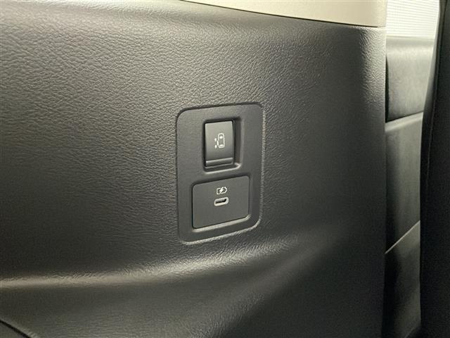 セレナ e-パワー ハイウェイスターV 登録済未使用車/ニッサンコネクトナビ/フルセグTV/ETC2.0/前後ドラレコ/360°カメラ/デジタルルームミラー/後席モニター/プロパイロット/エマブレ/アダプティブLEDライト/両側パワスラ(29枚目)