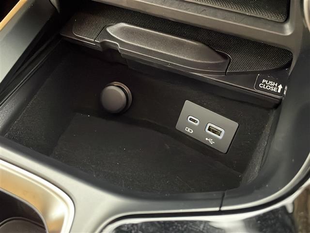 ＮＸ ＮＸ２５０　バージョンＬ　１４インチ純正ナビ　パノラミックビューモニター　パノラマサンルーフ　ルーフレール　フルセグＴＶ　デジタルインナーミラー　前後方ドライブレコーダー　パワーバックドア　レクサスセーフティシステム＋　ＥＴＣ（12枚目）