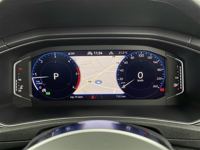 Ｔ－ロック ＴＤＩ　スポーツ　１オーナー　純正ナビ　バックカメラ　フルセグＴＶ　ブルートゥース　ルーフレール　純正フロアマット　ＡＣＣ　レーンキープアシスト　ブラインドスポットディテクション　プリクラッシュブレーキ　ＥＴＣ２．０（2枚目）