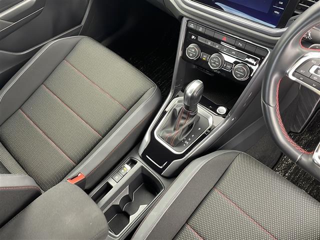 Ｔ－ロック ＴＤＩ　スポーツ　１オーナー　純正ナビ　バックカメラ　フルセグＴＶ　ブルートゥース　ルーフレール　純正フロアマット　ＡＣＣ　レーンキープアシスト　ブラインドスポットディテクション　プリクラッシュブレーキ　ＥＴＣ２．０（15枚目）