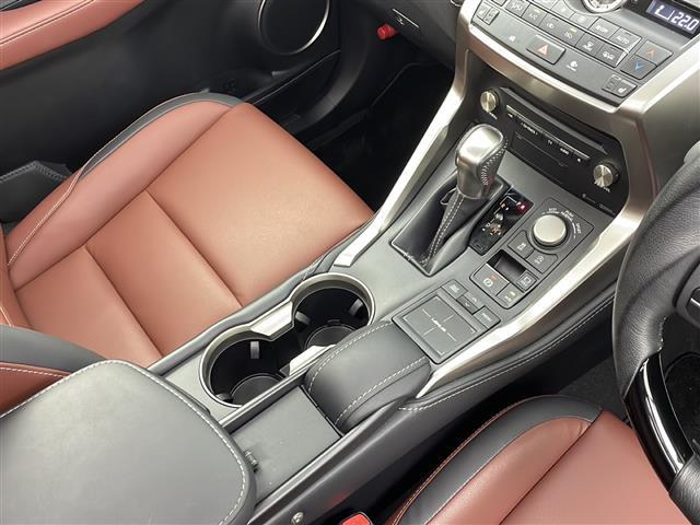 ＮＸ ＮＸ２００ｔ　Ｉパッケージ　純正ナビ　Ｂｌｕｅｔｏｏｔｈ　フルセグＴＶ　ＵＳＢ　サンルーフ　バックカメラ　衝突被害軽減ブレーキ　クルーズコントロール　パドルシフト　ステアリングヒーター　レザーシート　ドライブレコーダー　ＥＴＣ（6枚目）