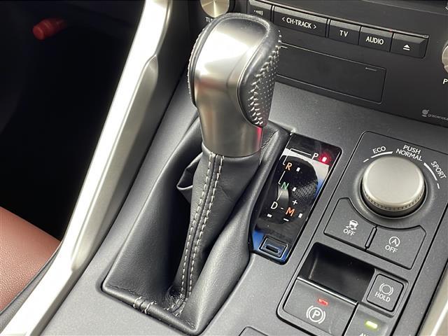 ＮＸ ＮＸ２００ｔ　Ｉパッケージ　純正ナビ　Ｂｌｕｅｔｏｏｔｈ　フルセグＴＶ　ＵＳＢ　サンルーフ　バックカメラ　衝突被害軽減ブレーキ　クルーズコントロール　パドルシフト　ステアリングヒーター　レザーシート　ドライブレコーダー　ＥＴＣ（7枚目）