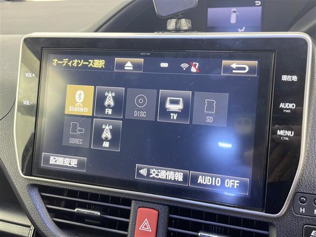 ノア ハイブリッドＳｉ　純正１０インチナビ　フリップダウンモニター　両側パワースライドドア　ＥＴＣ　モデリスタエアロ　トヨタセーフティセンス　バックカメラ　純正ＡＷ　純正フォグライト　純正ドアバイザー　スマートキー　ＬＥＤ（3枚目）