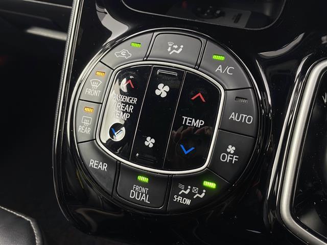 ノア ハイブリッドＳｉ　純正１０インチナビ　フリップダウンモニター　両側パワースライドドア　ＥＴＣ　モデリスタエアロ　トヨタセーフティセンス　バックカメラ　純正ＡＷ　純正フォグライト　純正ドアバイザー　スマートキー　ＬＥＤ（6枚目）