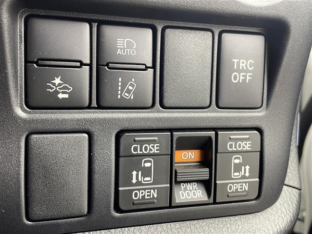 ノア ハイブリッドＳｉ　純正１０インチナビ　フリップダウンモニター　両側パワースライドドア　ＥＴＣ　モデリスタエアロ　トヨタセーフティセンス　バックカメラ　純正ＡＷ　純正フォグライト　純正ドアバイザー　スマートキー　ＬＥＤ（15枚目）