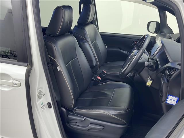 ノア ハイブリッドＳｉ　純正１０インチナビ　フリップダウンモニター　両側パワースライドドア　ＥＴＣ　モデリスタエアロ　トヨタセーフティセンス　バックカメラ　純正ＡＷ　純正フォグライト　純正ドアバイザー　スマートキー　ＬＥＤ（20枚目）