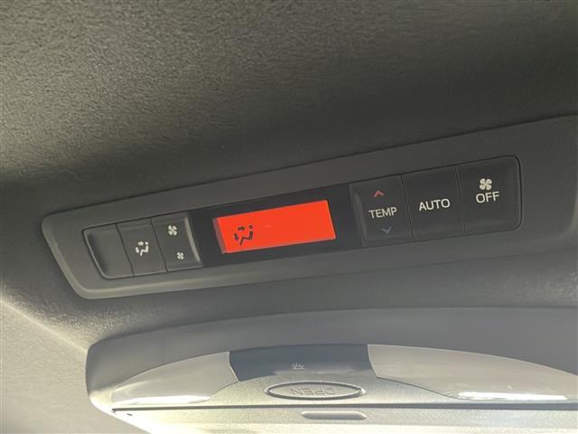 ノア ハイブリッドＳｉ　純正１０インチナビ　フリップダウンモニター　両側パワースライドドア　ＥＴＣ　モデリスタエアロ　トヨタセーフティセンス　バックカメラ　純正ＡＷ　純正フォグライト　純正ドアバイザー　スマートキー　ＬＥＤ（23枚目）