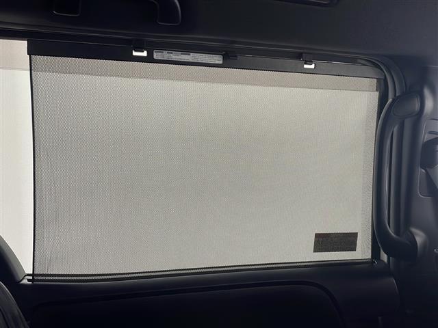 ノア ハイブリッドＳｉ　純正１０インチナビ　フリップダウンモニター　両側パワースライドドア　ＥＴＣ　モデリスタエアロ　トヨタセーフティセンス　バックカメラ　純正ＡＷ　純正フォグライト　純正ドアバイザー　スマートキー　ＬＥＤ（24枚目）