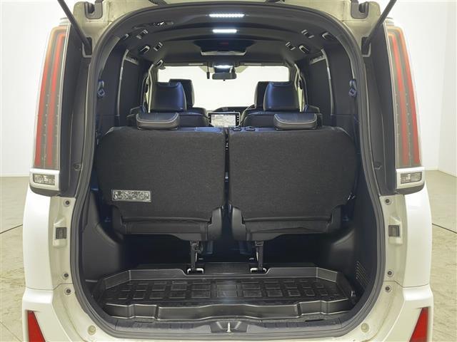 ノア ハイブリッドＳｉ　純正１０インチナビ　フリップダウンモニター　両側パワースライドドア　ＥＴＣ　モデリスタエアロ　トヨタセーフティセンス　バックカメラ　純正ＡＷ　純正フォグライト　純正ドアバイザー　スマートキー　ＬＥＤ（26枚目）