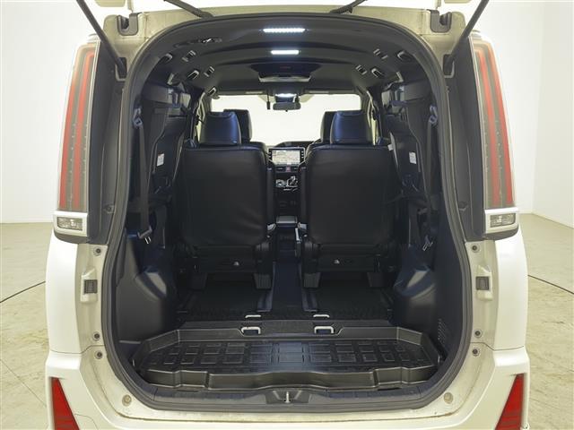 ノア ハイブリッドＳｉ　純正１０インチナビ　フリップダウンモニター　両側パワースライドドア　ＥＴＣ　モデリスタエアロ　トヨタセーフティセンス　バックカメラ　純正ＡＷ　純正フォグライト　純正ドアバイザー　スマートキー　ＬＥＤ（28枚目）