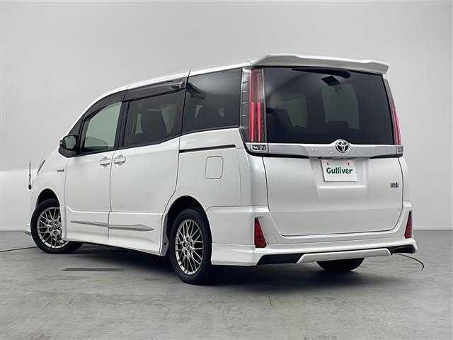 ノア ハイブリッドＳｉ　純正１０インチナビ　フリップダウンモニター　両側パワースライドドア　ＥＴＣ　モデリスタエアロ　トヨタセーフティセンス　バックカメラ　純正ＡＷ　純正フォグライト　純正ドアバイザー　スマートキー　ＬＥＤ（43枚目）