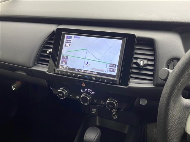 フィット ホーム　禁煙車　純正８型ナビ　ホンダセンシング　ＣＤ／ＤＶＤ／Ｂｌｕｅｔｏｏｔｈ／フルセグＴＶ　バックカメラ　スマートキー×２　ＥＴＣ　オートブレーキホールド　オートＬＥＤヘッドライト　１５インチアルミ（2枚目）