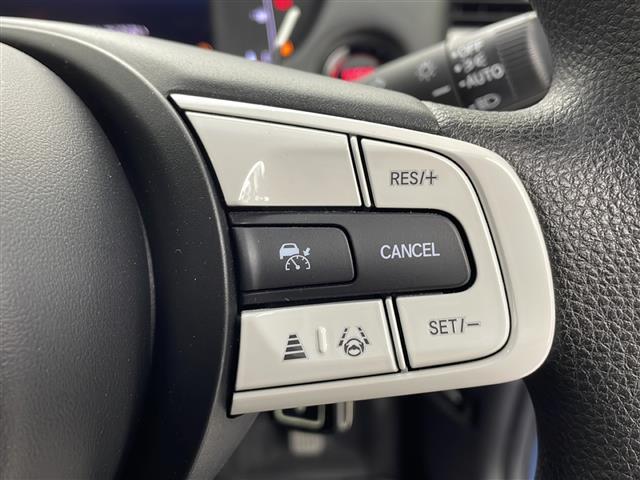 フィット ホーム　禁煙車　純正８型ナビ　ホンダセンシング　ＣＤ／ＤＶＤ／Ｂｌｕｅｔｏｏｔｈ／フルセグＴＶ　バックカメラ　スマートキー×２　ＥＴＣ　オートブレーキホールド　オートＬＥＤヘッドライト　１５インチアルミ（14枚目）