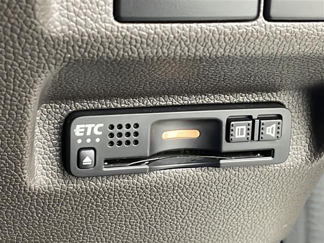 フリード Ｇ・ホンダセンシング　純正ナビ【ＶＸＭ２１４－ＶＦｉ】　両側パワースライドドア　バックカメラ　フルセグＴＶ　ブルートゥース　ＣＤ・ＤＶＤ　ホンダセンシング　衝突軽減ブレーキ　純正フロアマット　ＥＴＣ　スペアキー　保証書（5枚目）