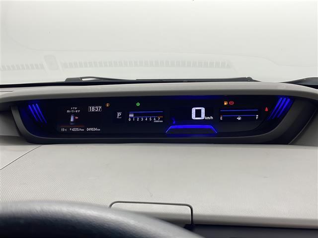 フリード Ｇ・ホンダセンシング　純正ナビ【ＶＸＭ２１４－ＶＦｉ】　両側パワースライドドア　バックカメラ　フルセグＴＶ　ブルートゥース　ＣＤ・ＤＶＤ　ホンダセンシング　衝突軽減ブレーキ　純正フロアマット　ＥＴＣ　スペアキー　保証書（8枚目）