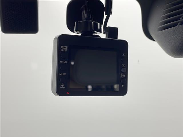 クロスビー ハイブリッドＭＺ　純正ナビ　全方位カメラ　フルセグＴＶ　ブルートゥース　ＣＤ・ＤＶＤ　ＵＳＢ　セーフティサポート　衝突被害軽減ブレーキ　革巻きステアリング　純正１８インチアルミホイール　保証書　スペアキー（3枚目）