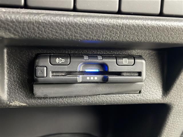 クロスビー ハイブリッドＭＺ　純正ナビ　全方位カメラ　フルセグＴＶ　ブルートゥース　ＣＤ・ＤＶＤ　ＵＳＢ　セーフティサポート　衝突被害軽減ブレーキ　革巻きステアリング　純正１８インチアルミホイール　保証書　スペアキー（7枚目）