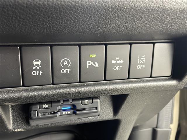 クロスビー ハイブリッドＭＺ　純正ナビ　全方位カメラ　フルセグＴＶ　ブルートゥース　ＣＤ・ＤＶＤ　ＵＳＢ　セーフティサポート　衝突被害軽減ブレーキ　革巻きステアリング　純正１８インチアルミホイール　保証書　スペアキー（8枚目）