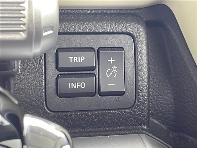 クロスビー ハイブリッドＭＺ　純正ナビ　全方位カメラ　フルセグＴＶ　ブルートゥース　ＣＤ・ＤＶＤ　ＵＳＢ　セーフティサポート　衝突被害軽減ブレーキ　革巻きステアリング　純正１８インチアルミホイール　保証書　スペアキー（10枚目）