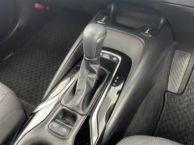 カローラスポーツ ハイブリッドＧ　Ｚ　純正ナビ　バックカメラ　アダプティブクルーズコントロール　フルセグＴＶ　ブルートゥース　ＵＳＢ　アップルカープレイ　トヨタセーフティセンス　　純正１８インチアルミホイール　ビルトインＥＴＣ（17枚目）