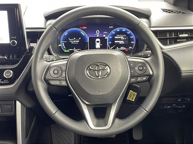 カローラクロス ハイブリッド　Ｚ　純正８インチナビ　バックカメラ　ルーフレール　パノラマルーフ　フルセグＴＶ　ＥＴＣ２．０　本革＋ファブリックシート　ハンズフリーパワーバックドア　純正１８インチアルミホイール　スペアキー（6枚目）